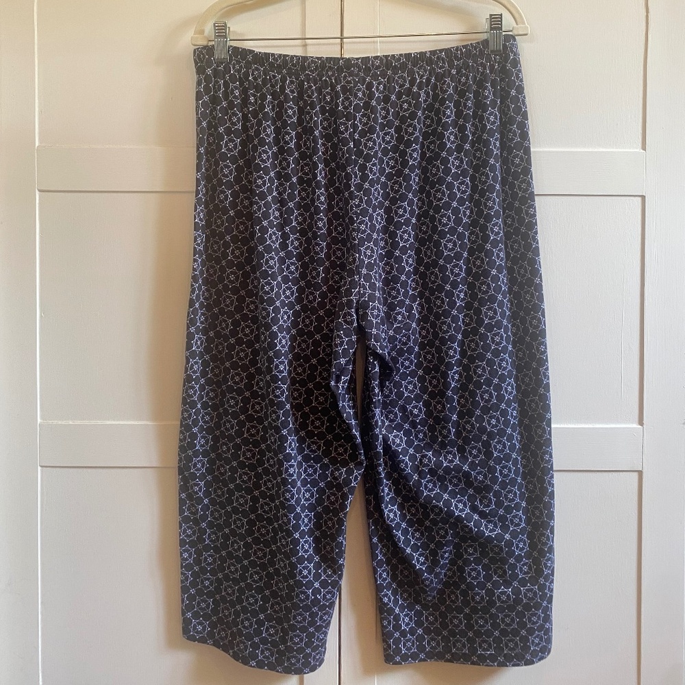 White Orchid Short Sleeve Geometric Capri Pajama Set - Picture 8 of 8
